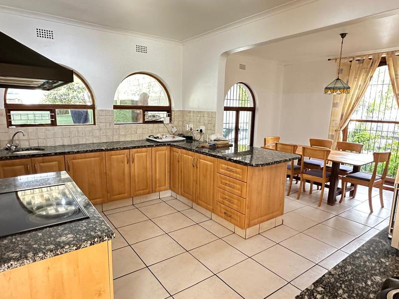 5 Bedroom Property for Sale in Bergvliet Western Cape